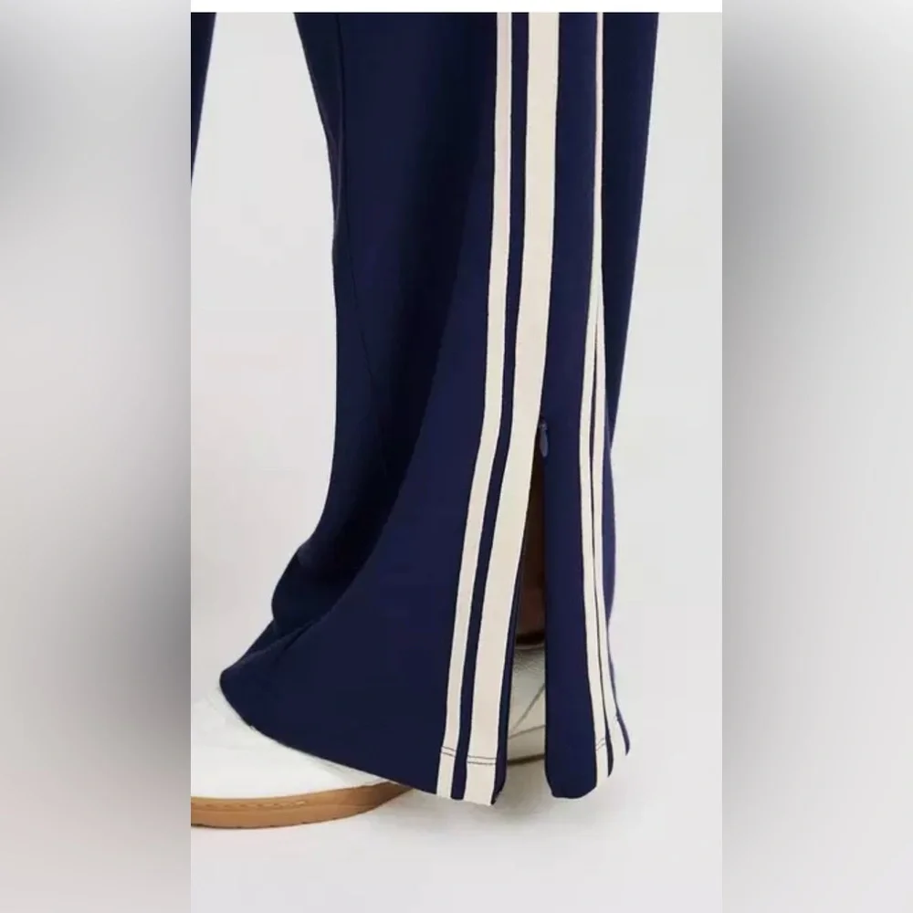 Pre-Loved Torrid Navy Track Pants Size: 2x Regular Length - Picture 3 of 10